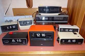 Click image for larger version  Name:	3 battery clocks at front.JPG Views:	0 Size:	327.8 KB ID:	11316