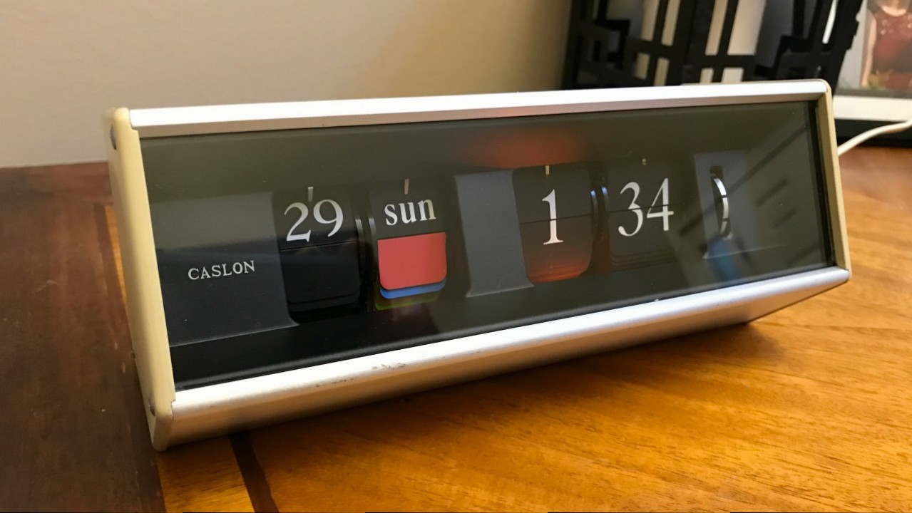 The Caslon 601 - An early calendar flip clock by Copal - Flip